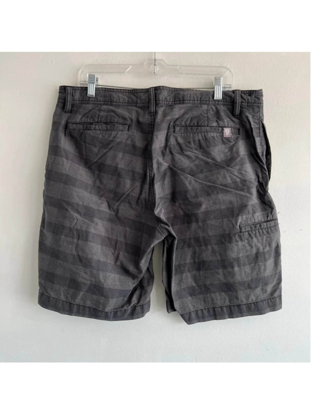 Men's The North Face Flat Front Shorts Waist 36 Gray Black Striped